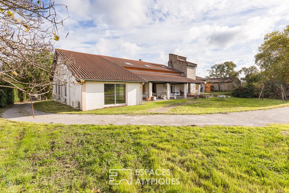 Spacieux Corps de Ferme avec piscine et dépendances au Nord Est de Toulouse