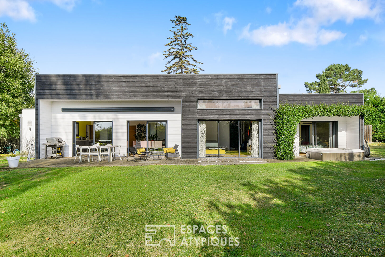 Maison contemporaine de plain-pied à Saint Jean