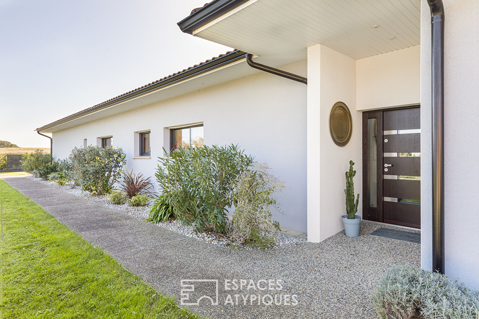 Maison contemporaine de plain pied avec piscine