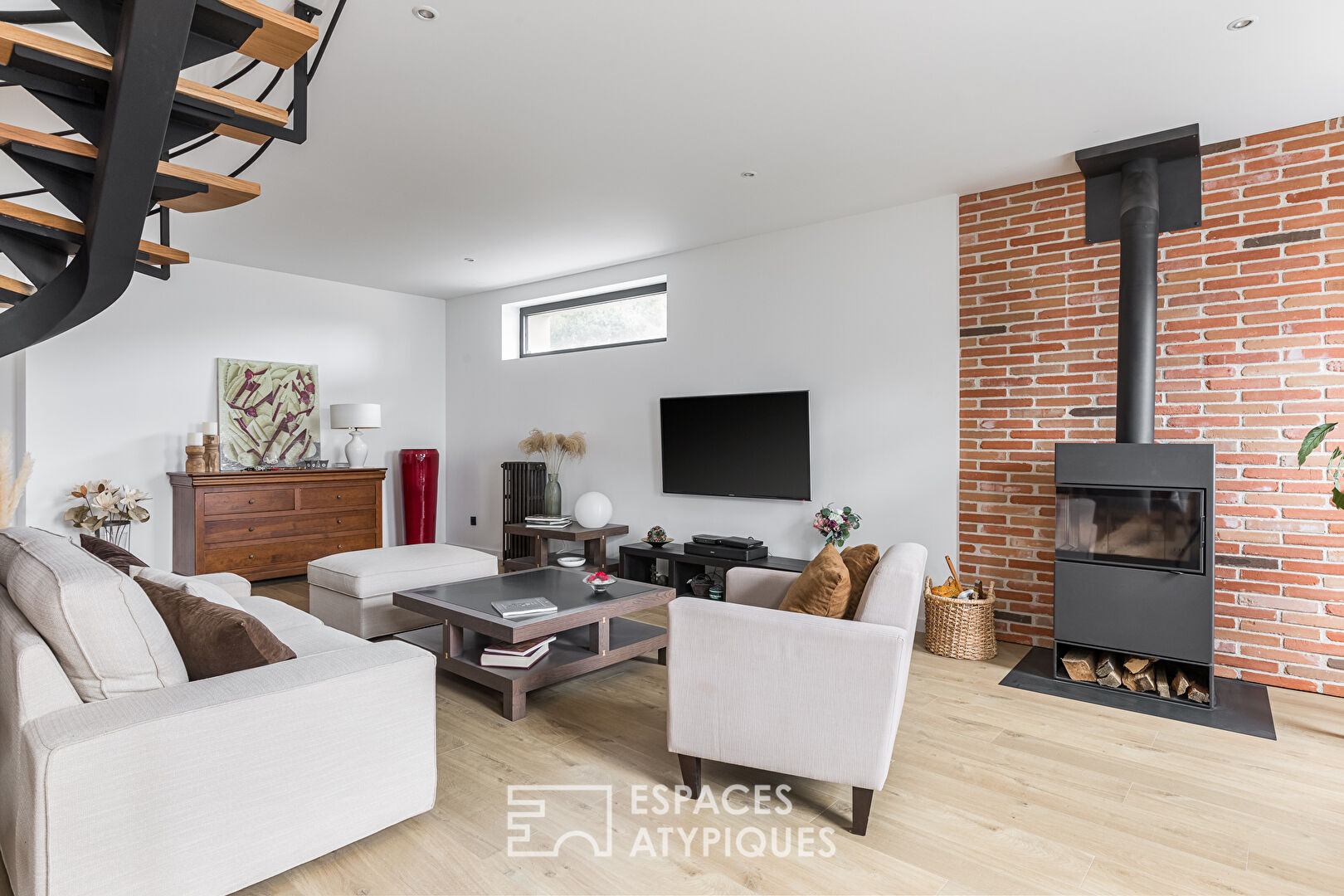 Toulouse renovated in a contemporary style in the heart of Blagnac