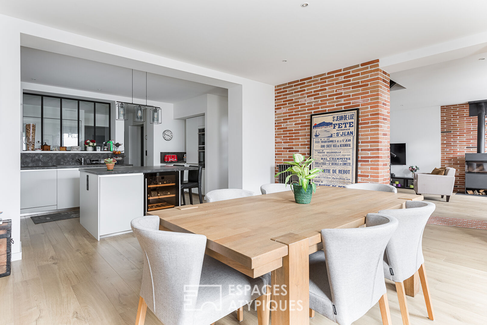 Toulouse renovated in a contemporary style in the heart of Blagnac