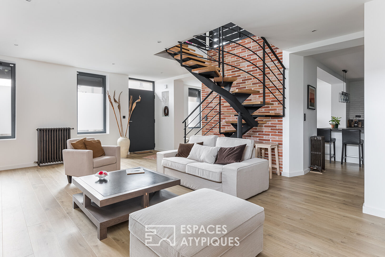 Toulouse renovated in a contemporary style in the heart of Blagnac