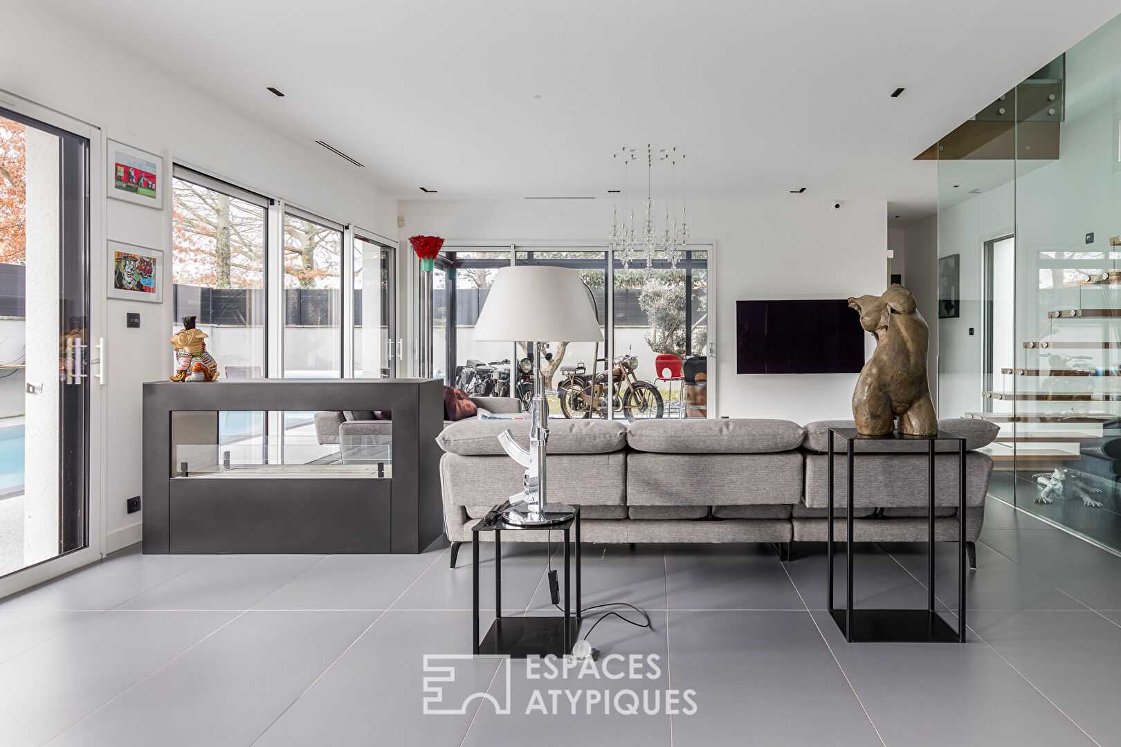 Contemporary with outbuilding and swimming pool in Blagnac