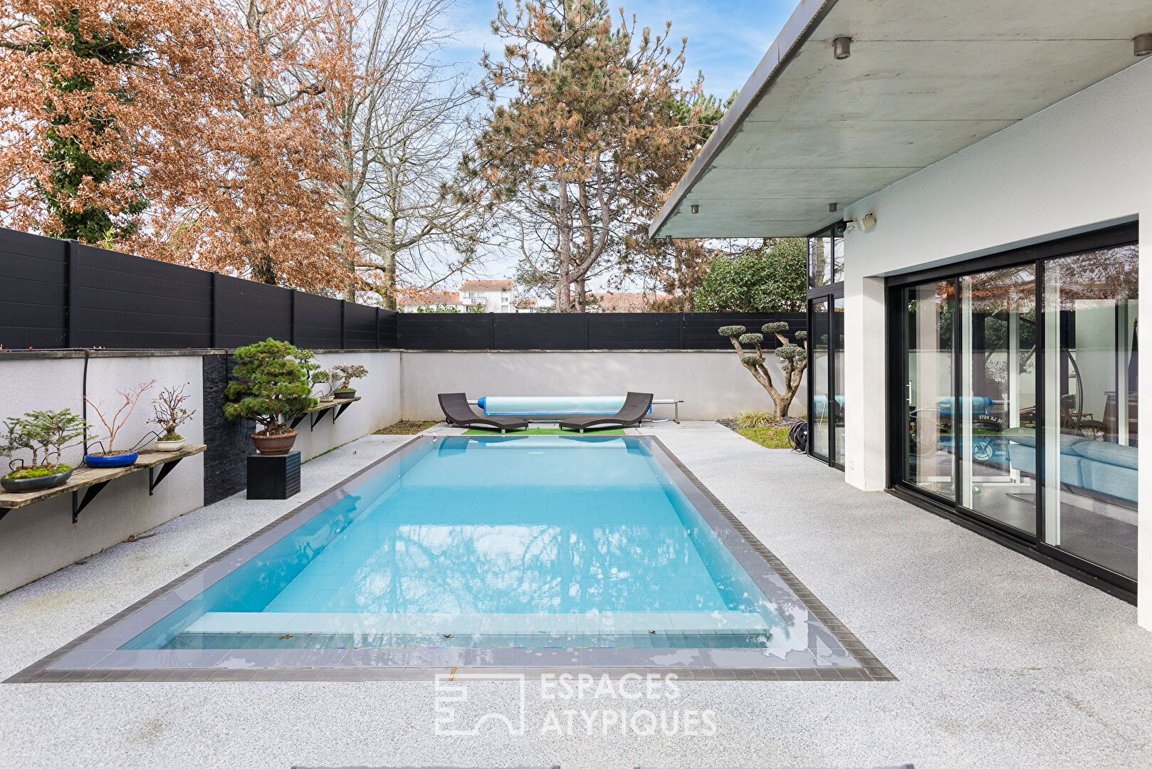 Contemporary with outbuilding and swimming pool in Blagnac