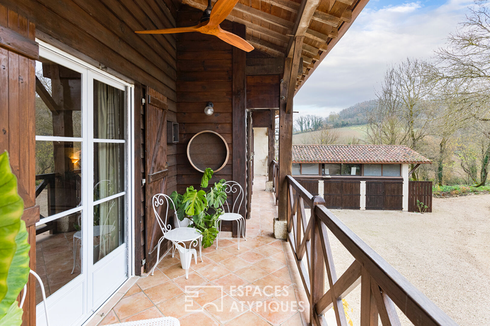 Corps de ferme rénové et son pigeonnier, piscine et spa à Castelnau-Barbarens