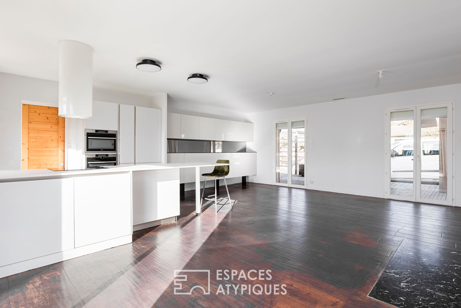 Maison Contemporaine de 180 m² avec Piscine et Jardin Paysagé à Saint Jory