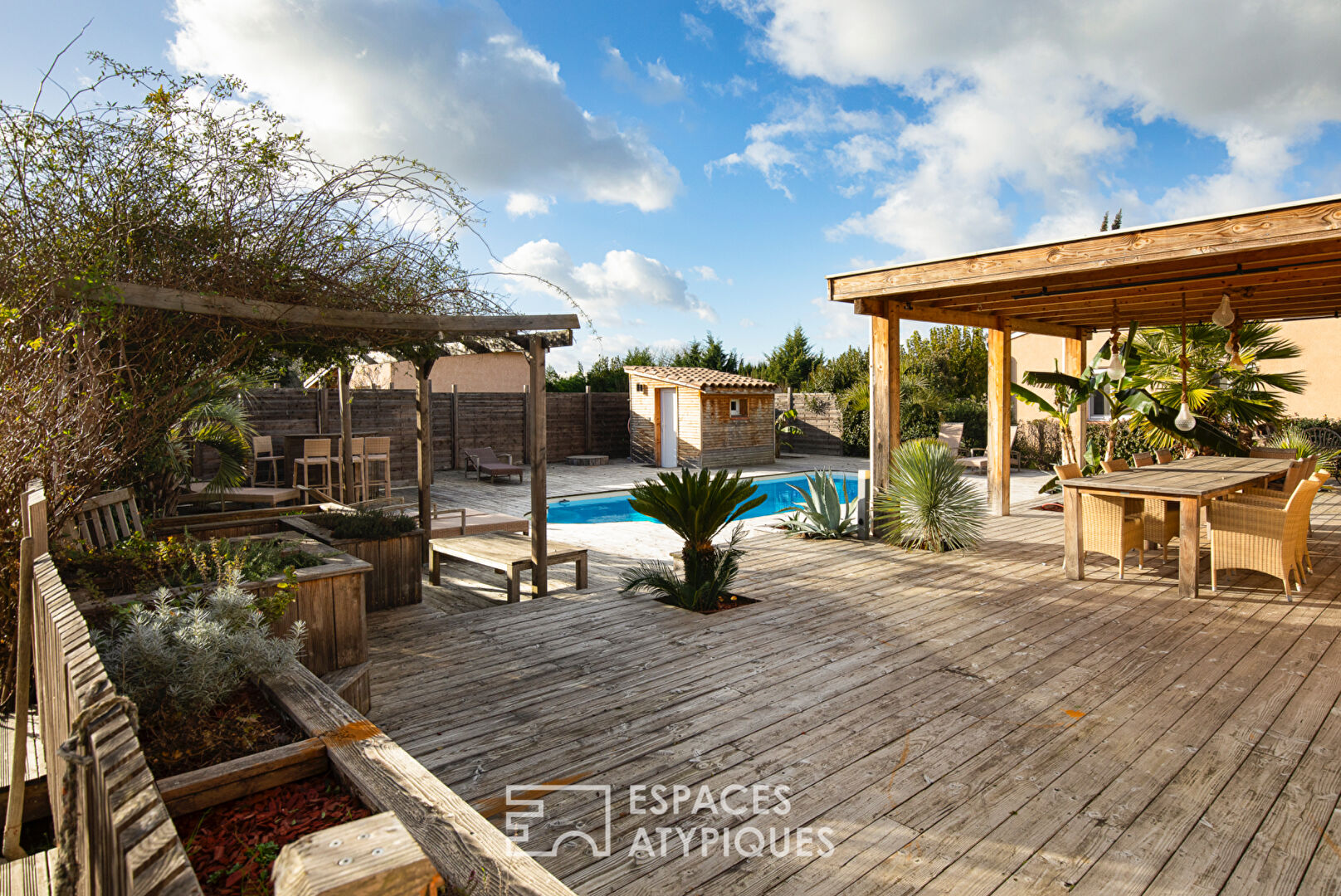 Maison Contemporaine de 180 m² avec Piscine et Jardin Paysagé à Saint Jory