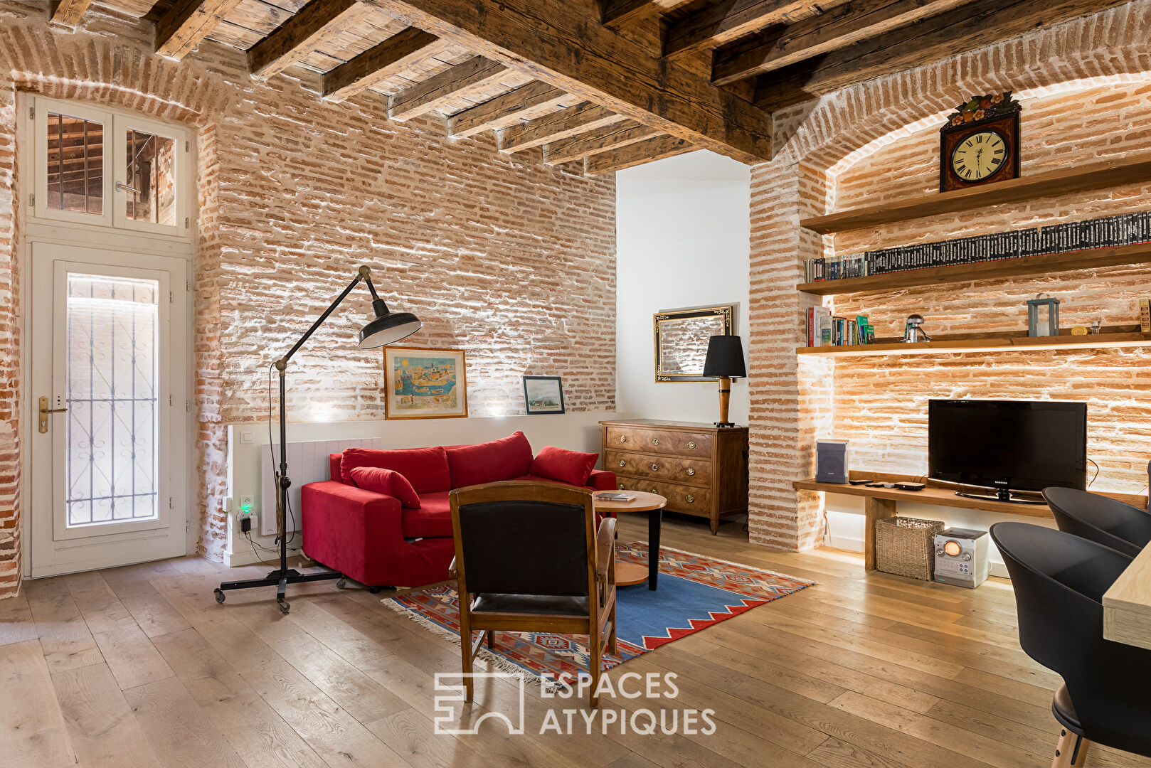 Character apartment in a private mansion in Toulouse