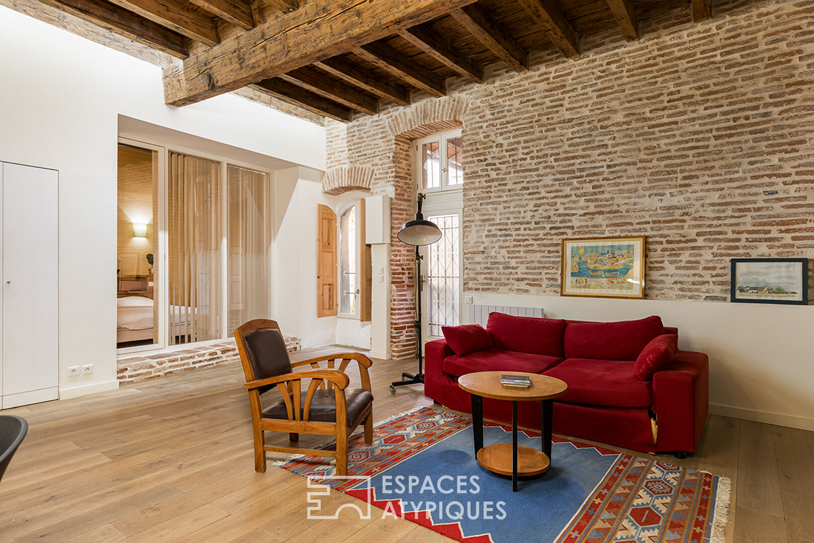 Character apartment in a private mansion in Toulouse