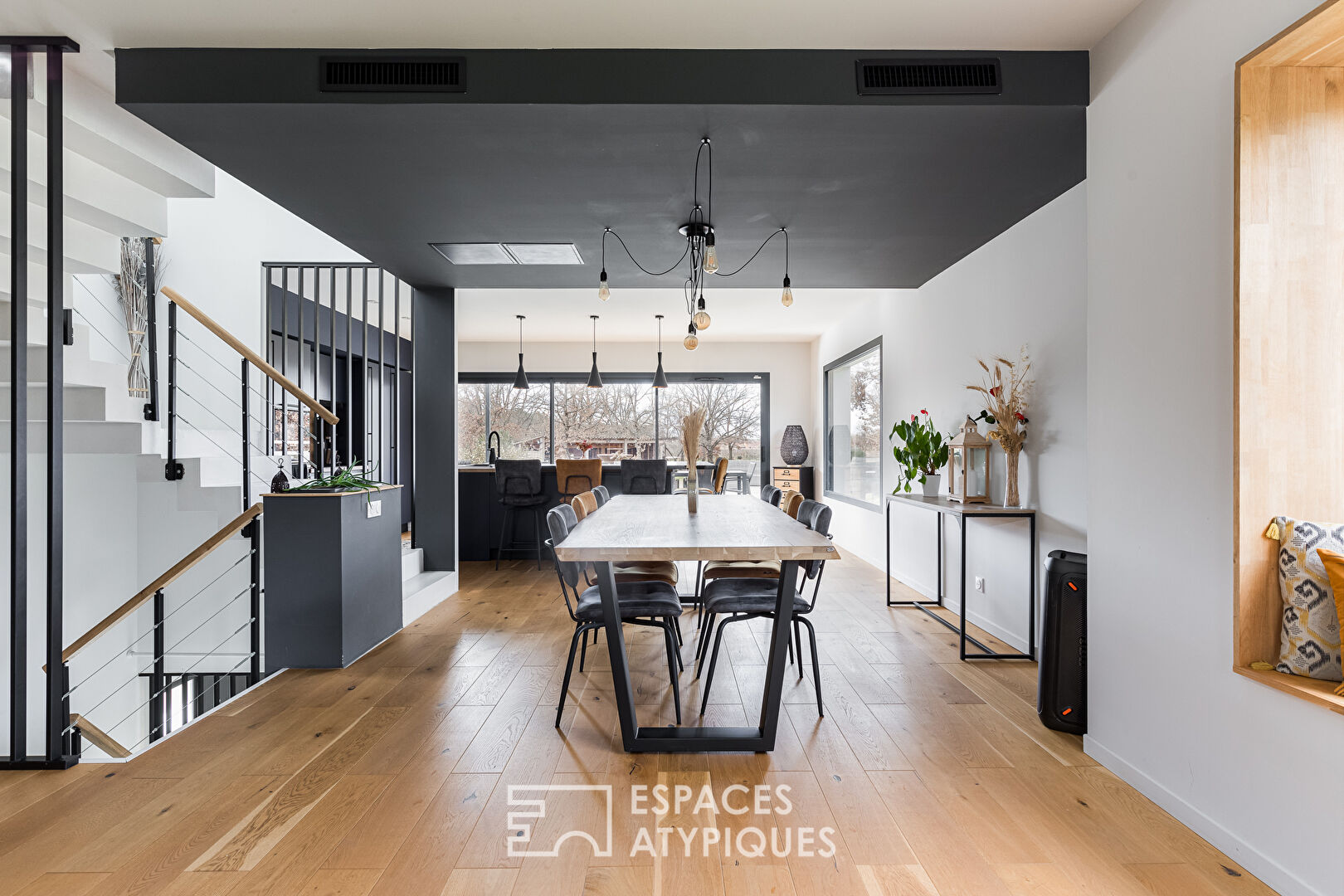 Élégante et lumineuse maison contemporaine avec piscine à Fronton