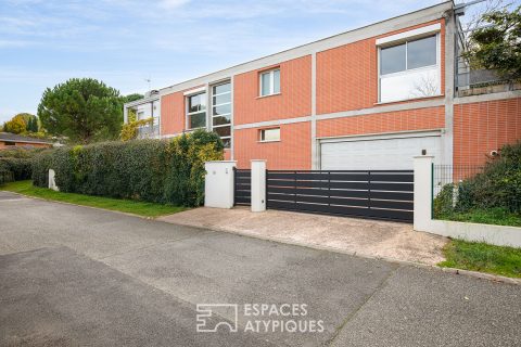 Architect-designed house with swimming pool and view of the Coteaux de Pech David