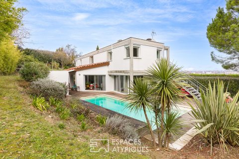 Architect-designed house with swimming pool and view of the Coteaux de Pech David