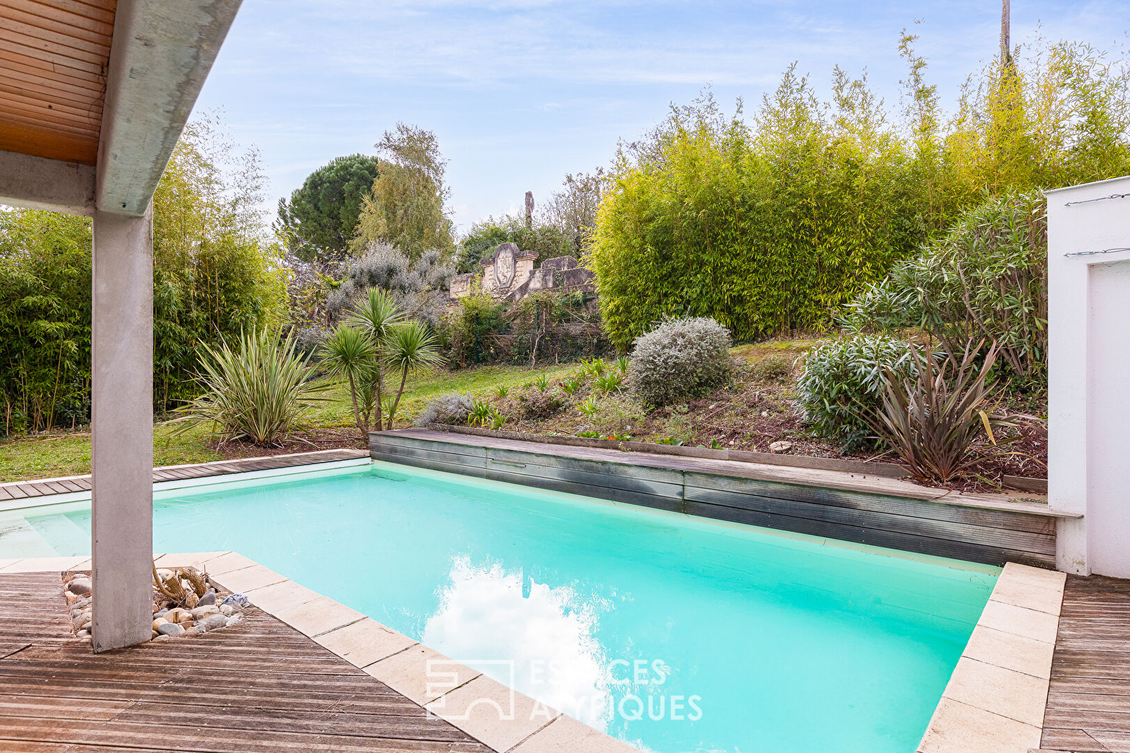 Maison d’architecte avec piscine et vue sur les Coteaux de Pech David