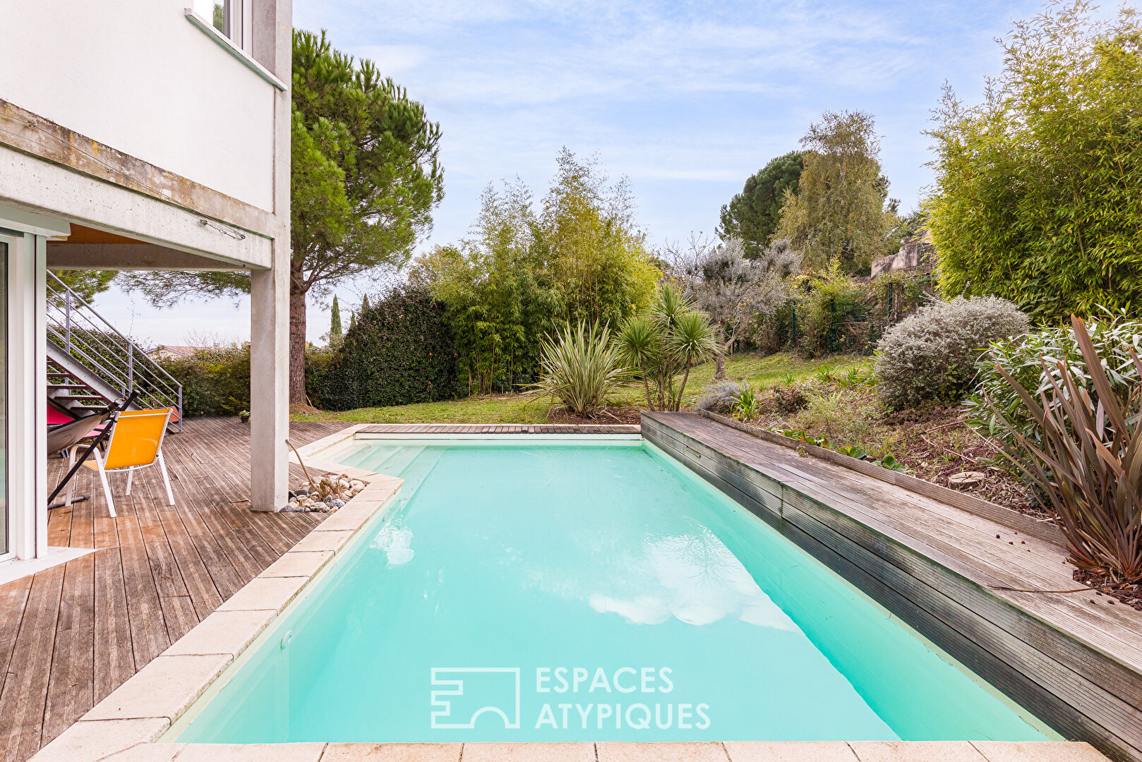 Architect-designed house with swimming pool and view of the Coteaux de Pech David