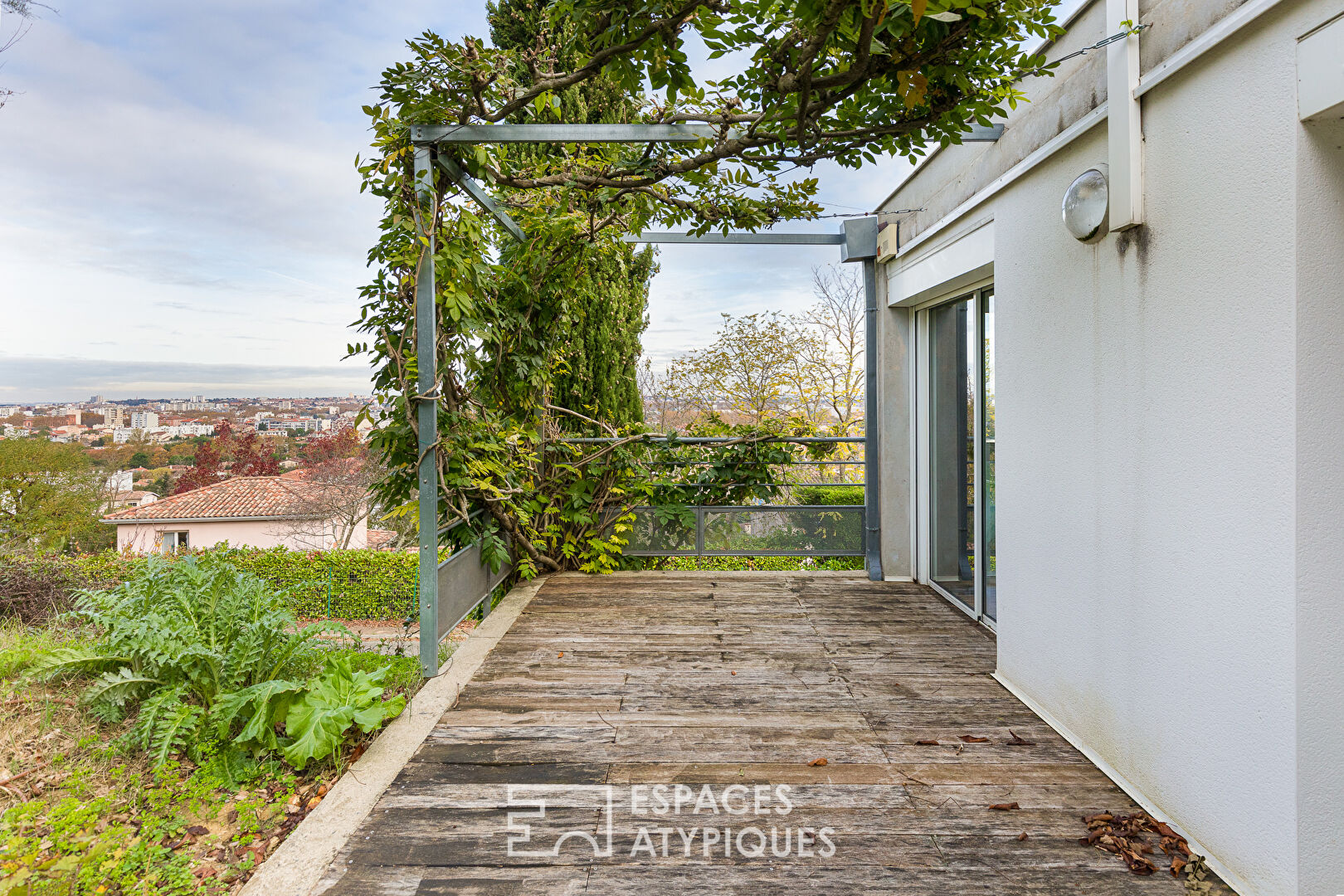 Architect-designed house with swimming pool and view of the Coteaux de Pech David