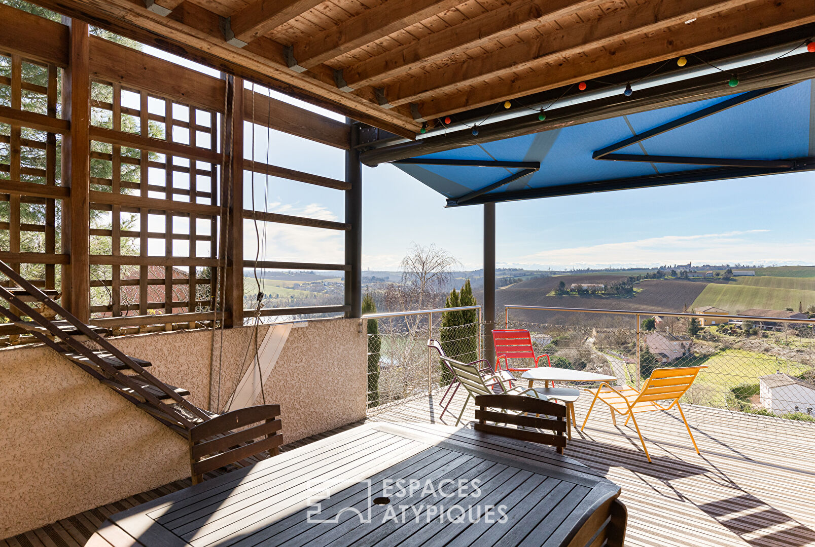 Maison d’architecte avec piscine et vue contemplative