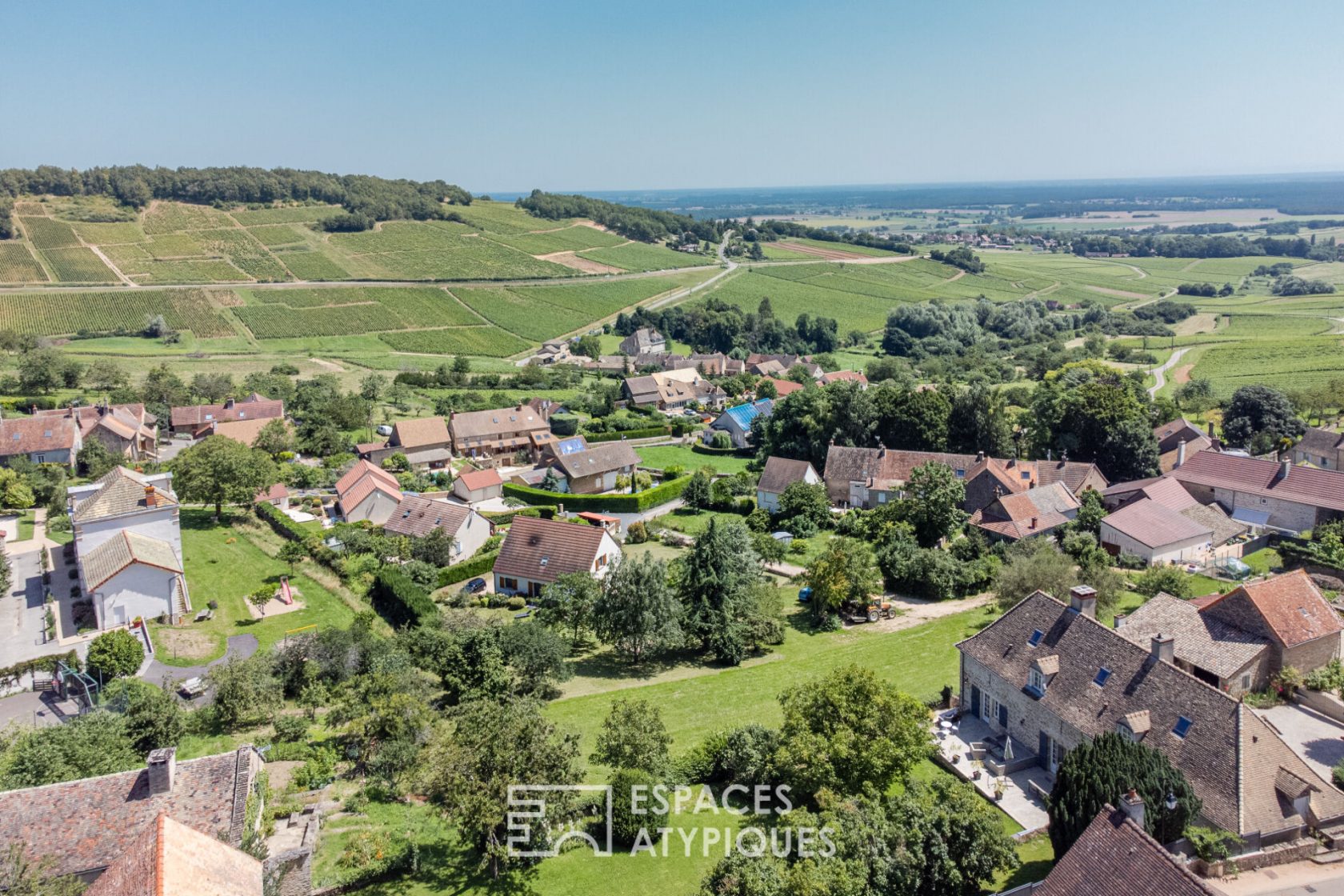Charming house in the heart of the Bourguignon vineyard