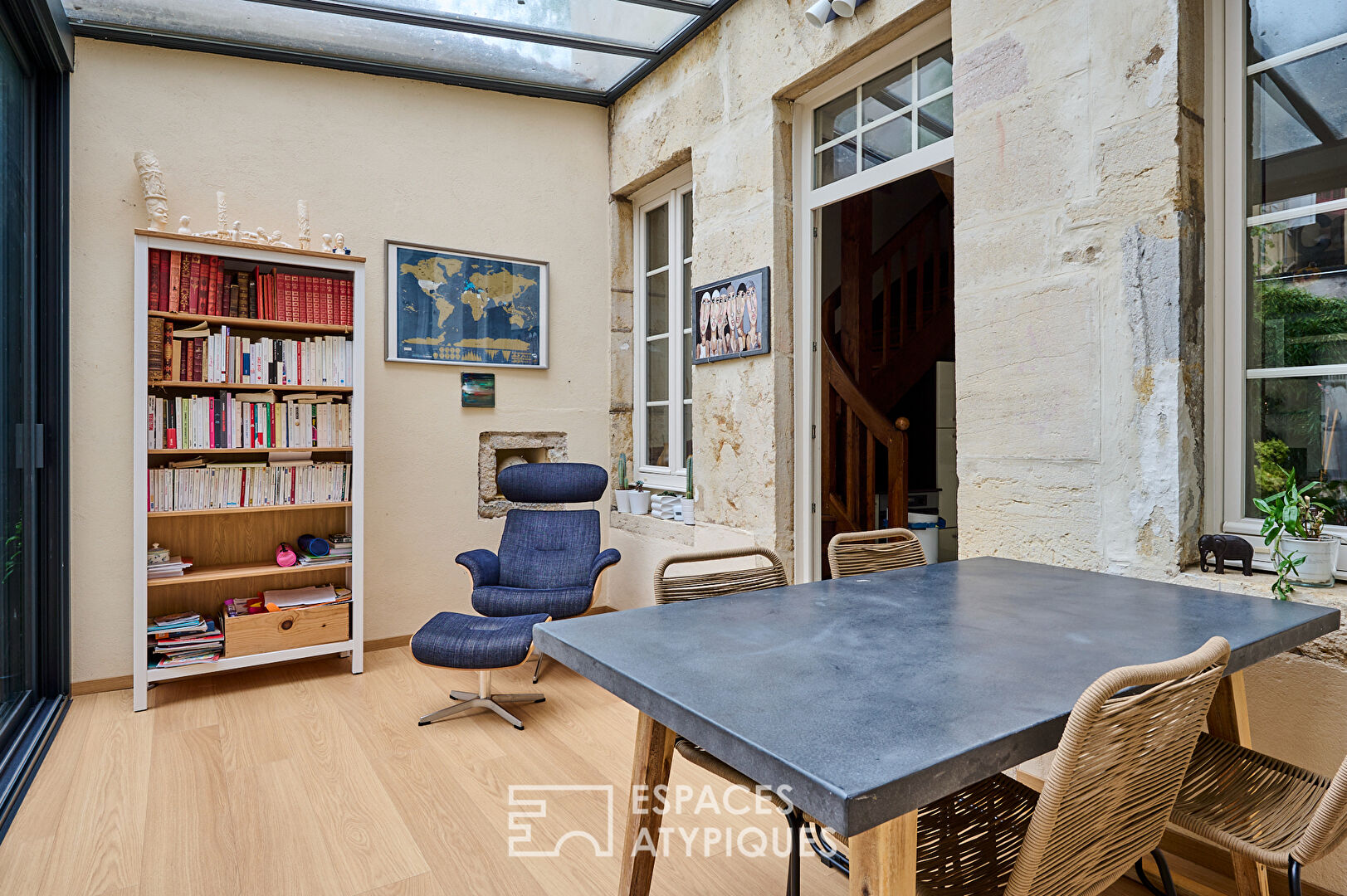 Bourgeois apartment with private and intimate garden in the heart of the city