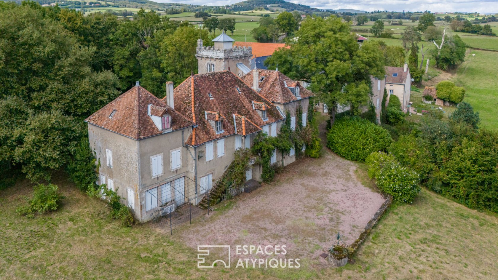 Propriété d’exception avec parc, piscine et tennis