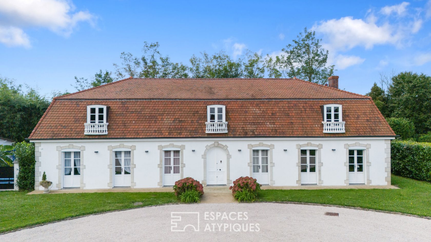 Maison de plain pied avec piscine