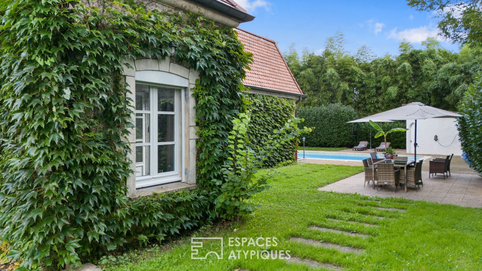 Maison de plain pied avec piscine