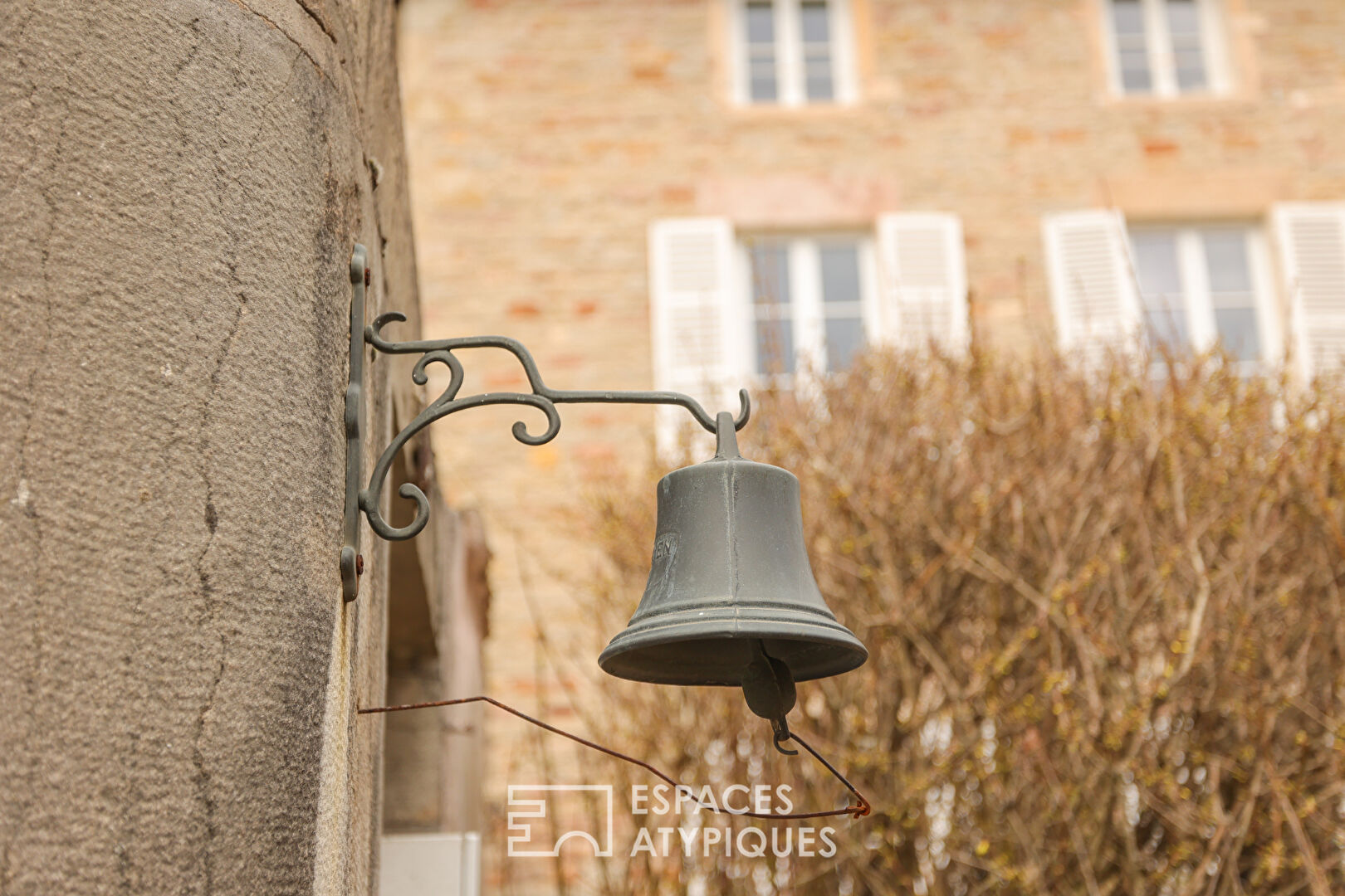 L’élégante aux charmes intemporels