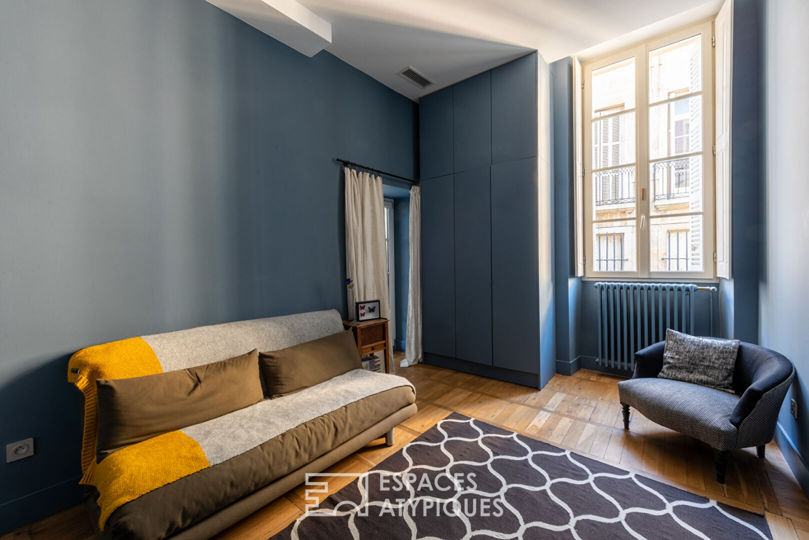 Beautiful renovated bourgeois apartment with private courtyard