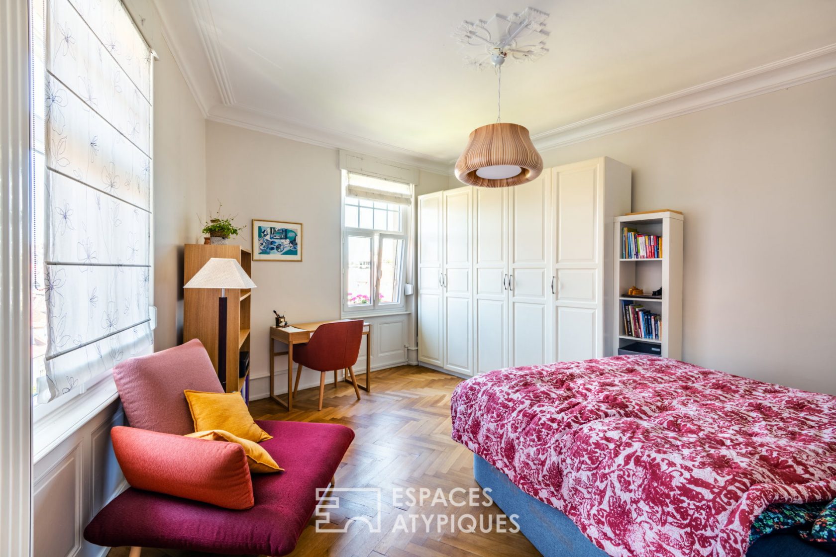 Bourgeois apartment in a building of character