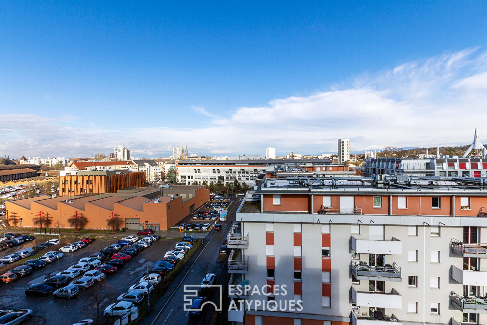 Loft on the top floor and its rooftop Foundry district