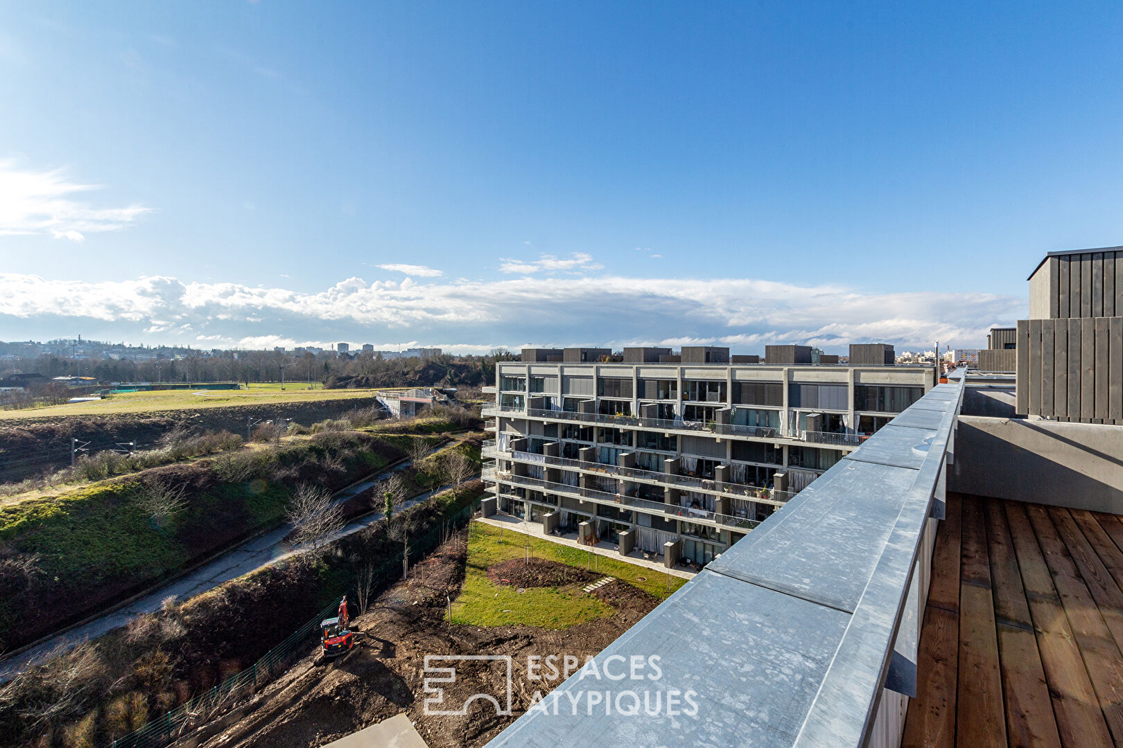 Loft on the top floor and its rooftop Foundry district