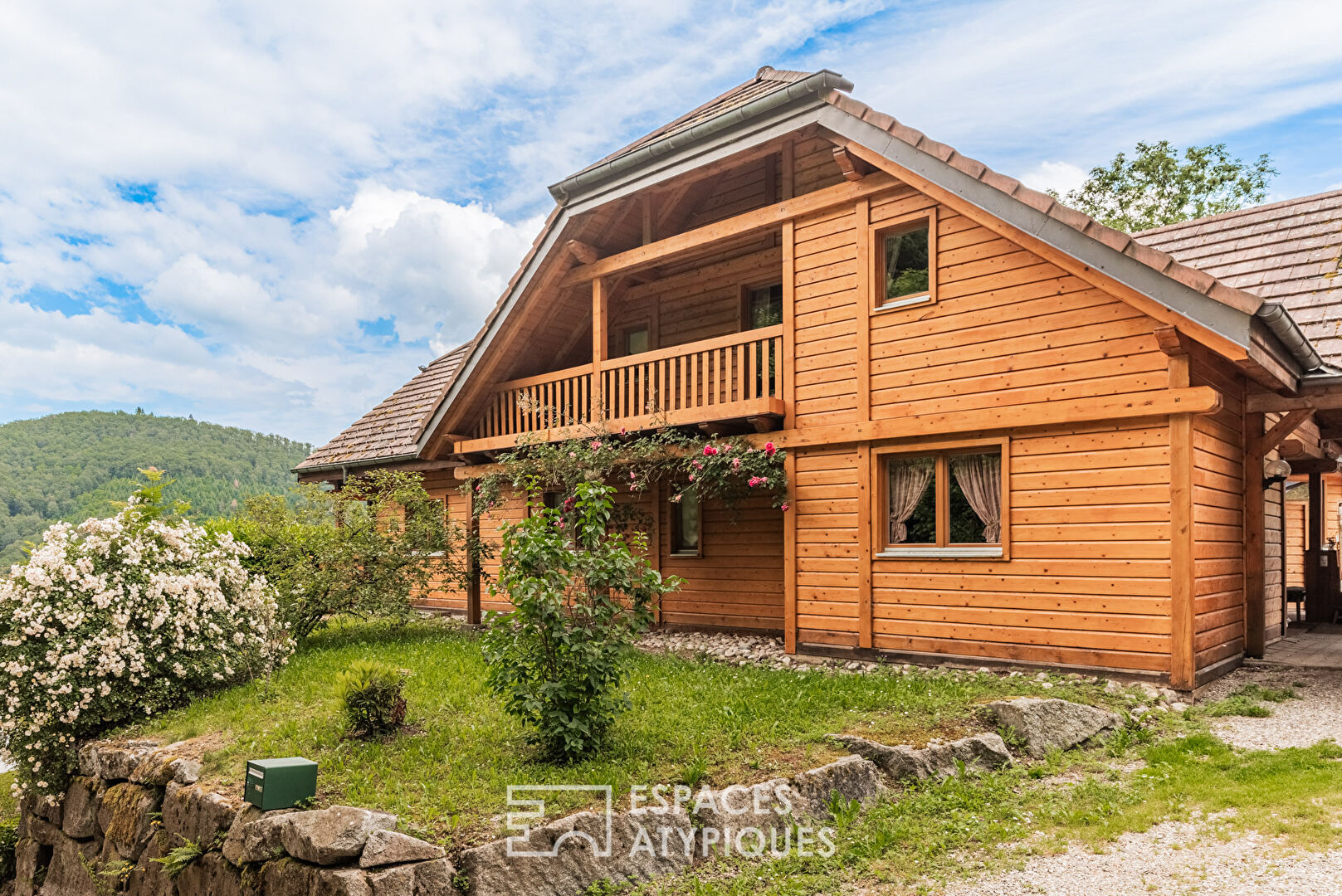 Wooden chalet and gîte with uninterrupted views of the Vosges mountains