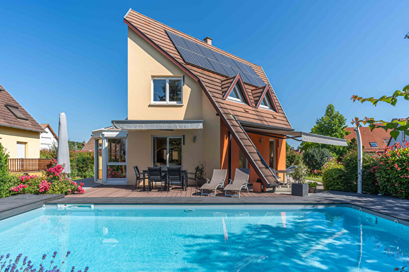 Architect-designed house with swimming pool just outside Strasbourg