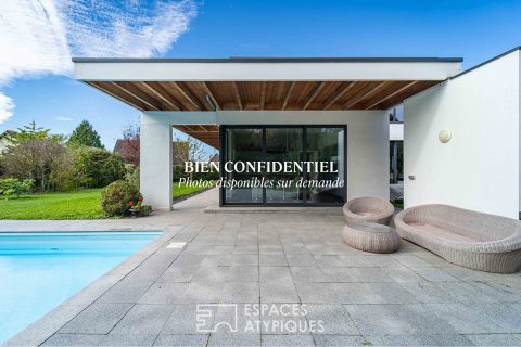 Villa contemporaine avec piscine dans son écrin de verdure