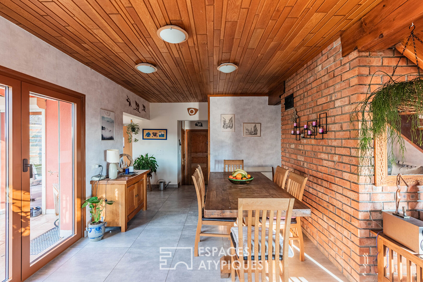 Maison de charme et son jardin au pied du vignoble