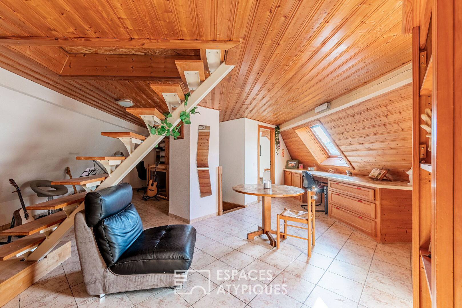 Maison de charme et son jardin au pied du vignoble