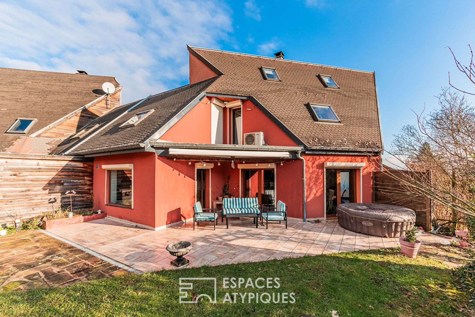 Maison de charme et son jardin au pied du vignoble