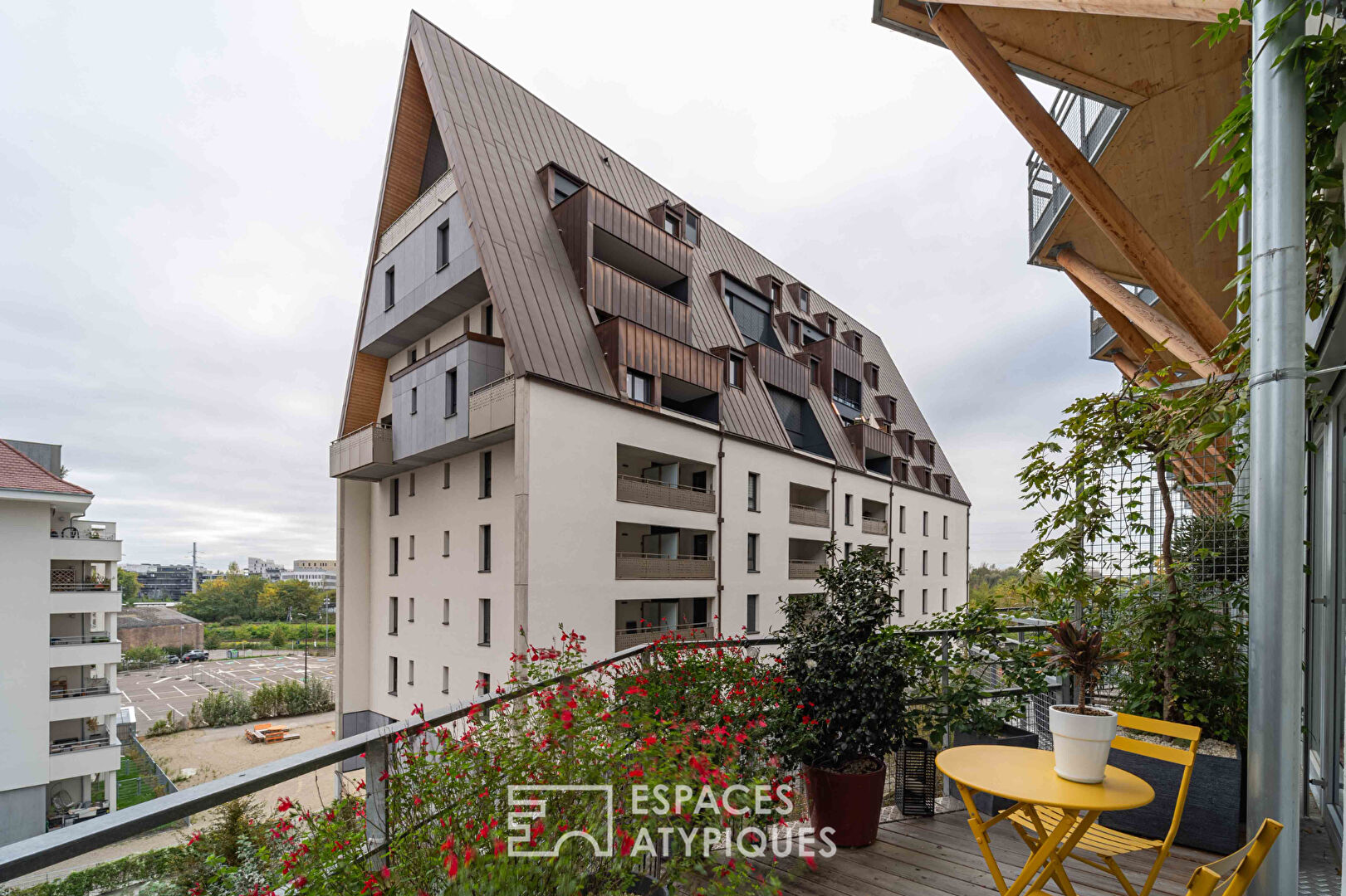 Loft contemporain et ses deux terrasses quartier Coop