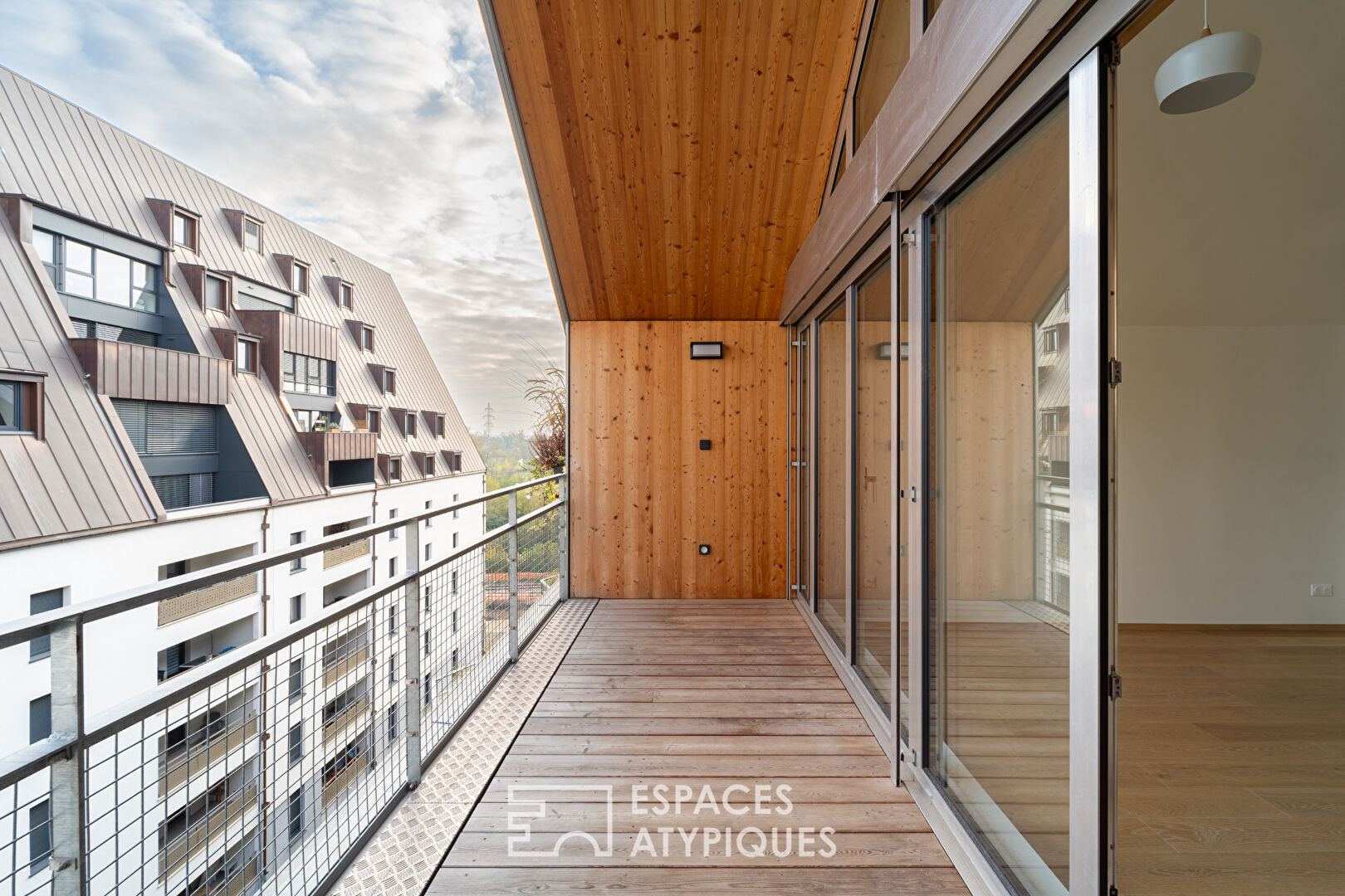 Top-floor loft and its terraces in the Coop district