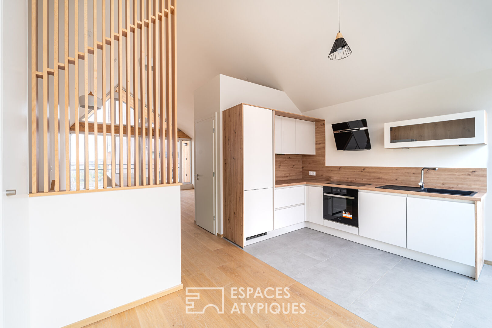 Top-floor loft and its terraces in the Coop district