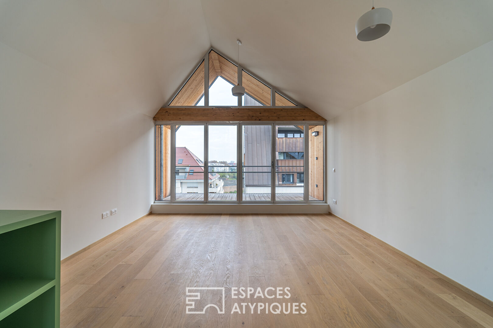 Top-floor loft and its terraces in the Coop district