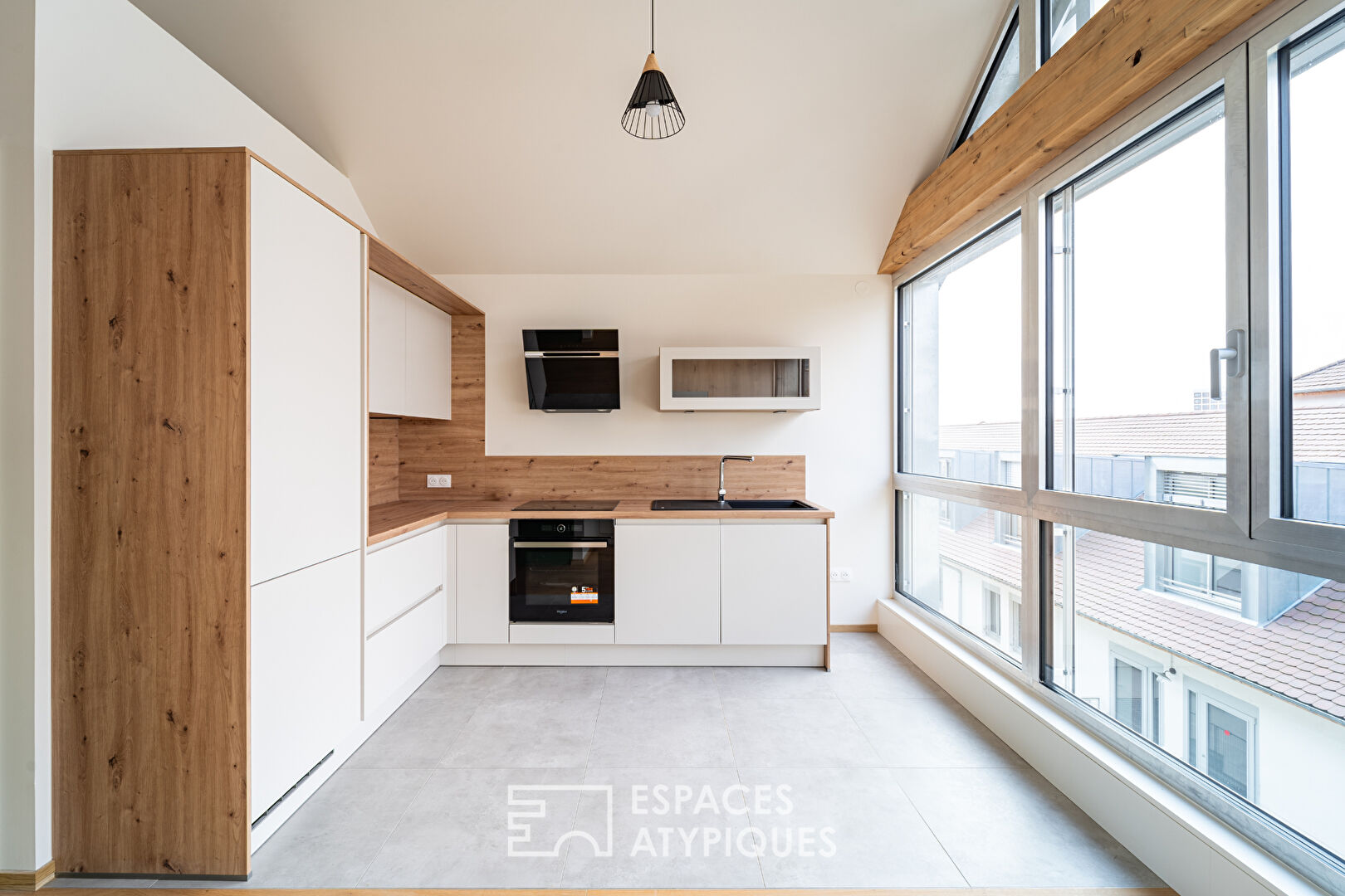 Top-floor loft and its terraces in the Coop district