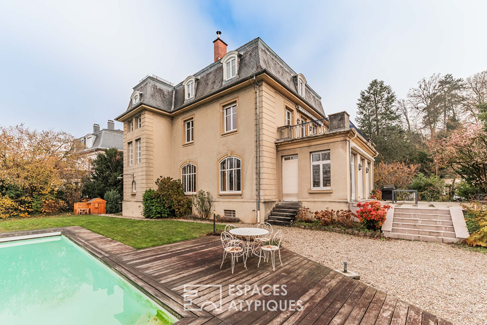 Maison de maître with swimming pool and garden on the heights of the Rebberg