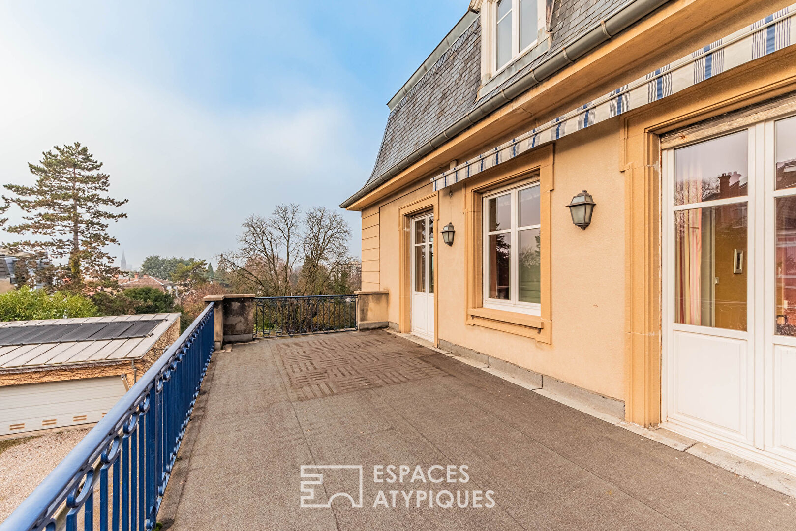 Maison de maître with swimming pool and garden on the heights of the Rebberg