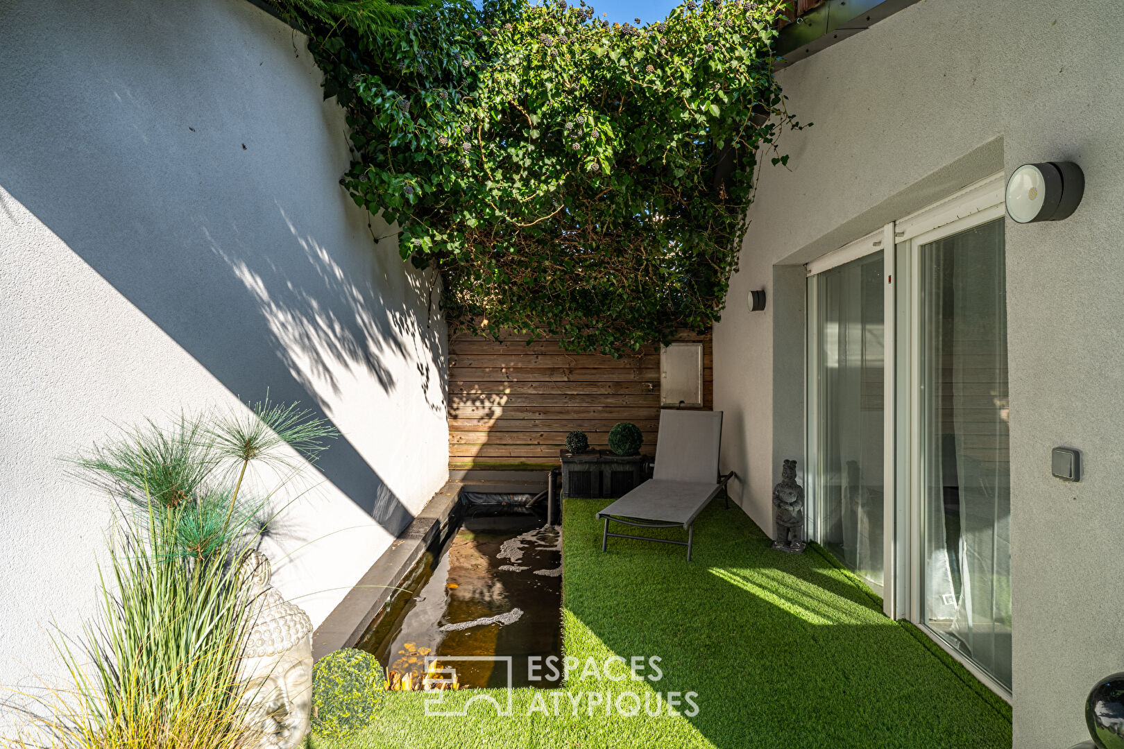 Maison familiale en bordure d’un cours d’eau