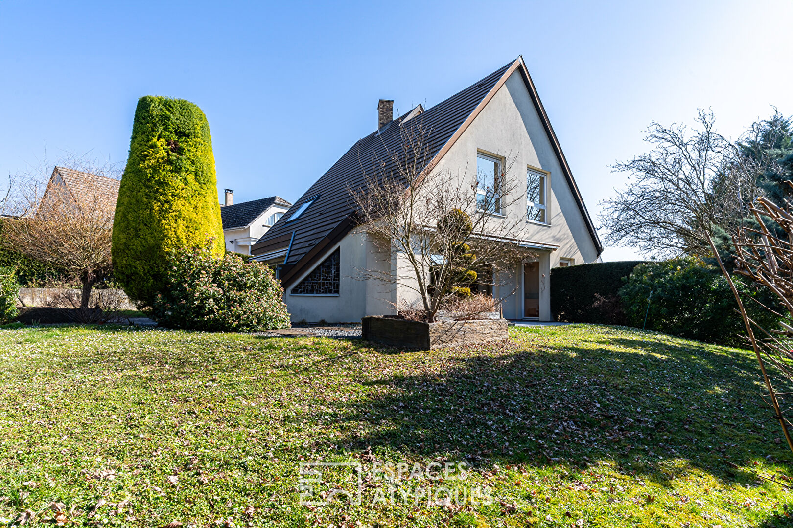 Maison d’architecte avec jardin verdoyant