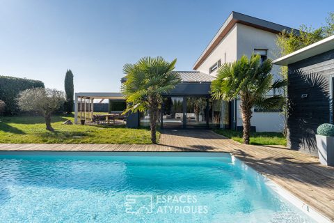 Maison d’architecte et son vaste jardin avec piscine