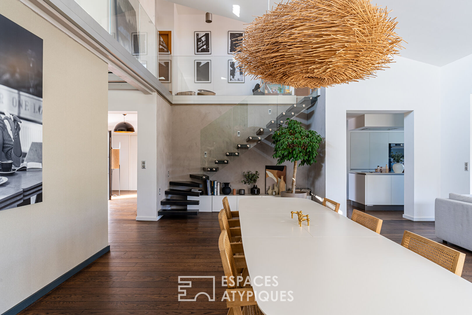 Maison d’architecte et son vaste jardin avec piscine