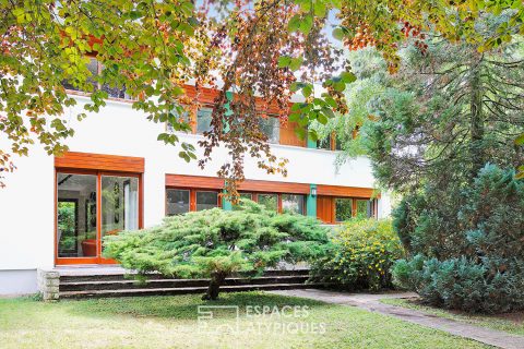 Renovated seventies architect’s house with park