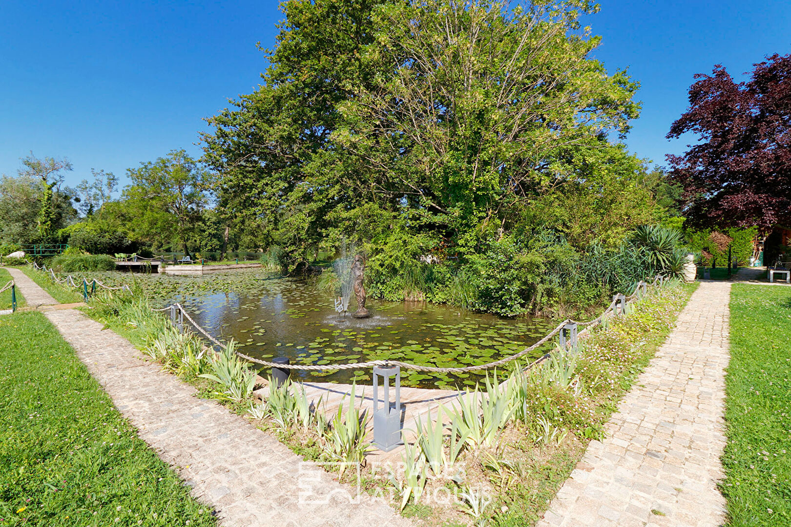 Chalet suédois avec studio indépendant et jardin au bord de l’eau