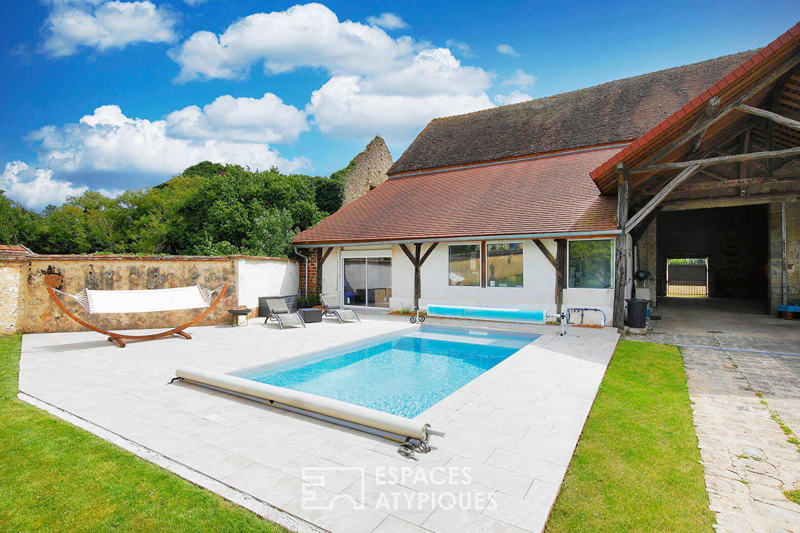 Character house with outbuildings, swimming pool and garden